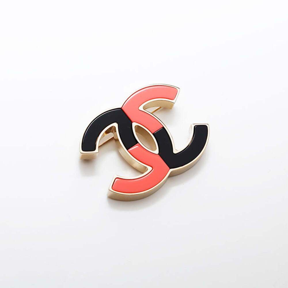 CHANEL Gold Logo Brooch - Picture 3 of 8
